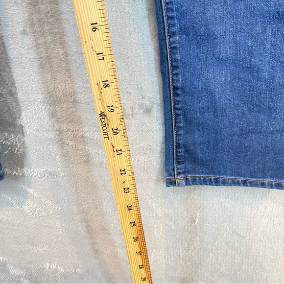 Cabi “New Crop” Denim Medium Wash Jeans Size 6 - Picture 9 of 9
